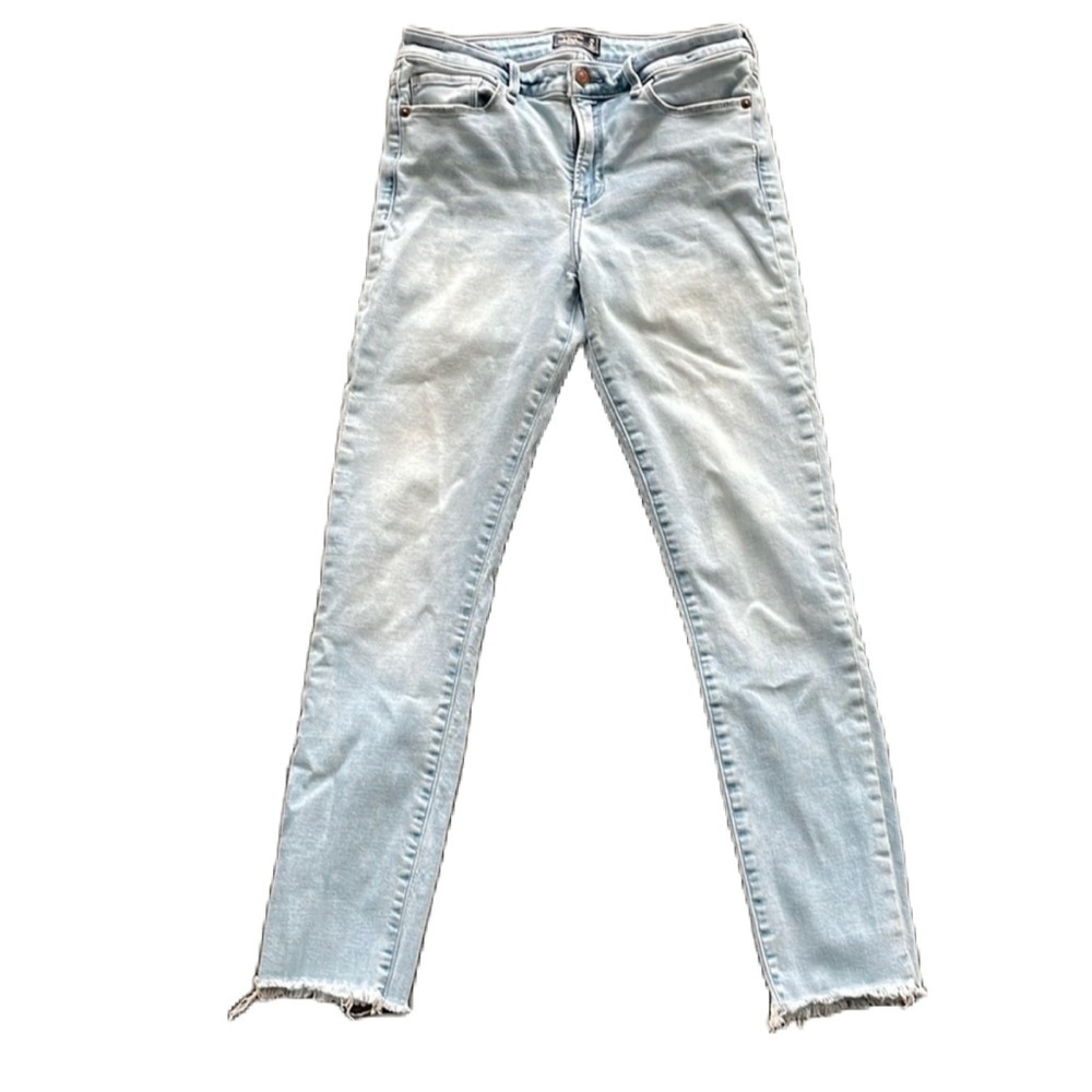 Sz28 Abercrombie & Fitch Harper Low Rise Ankle Frayed Hem light Wash GUC
